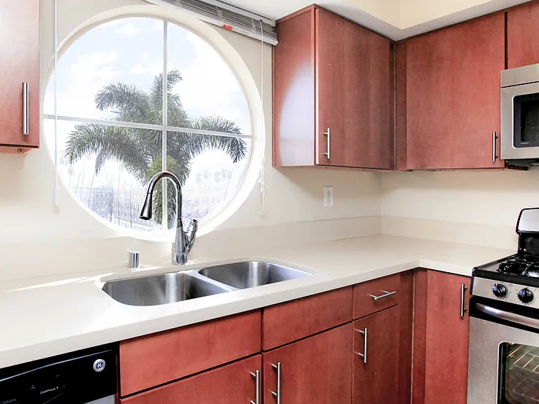 Kitchen with Caesarstone Quartz Countertops