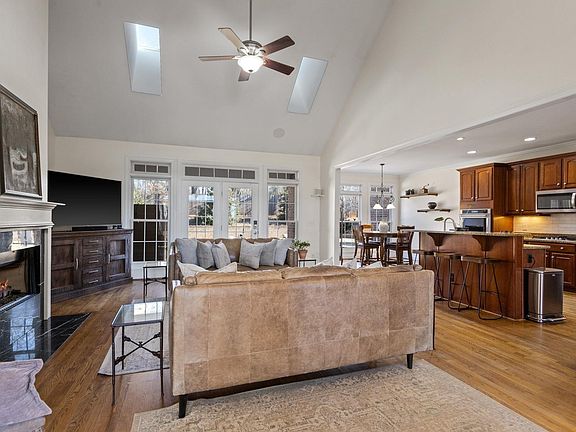 4th image of 2 Hunters Landing Dr