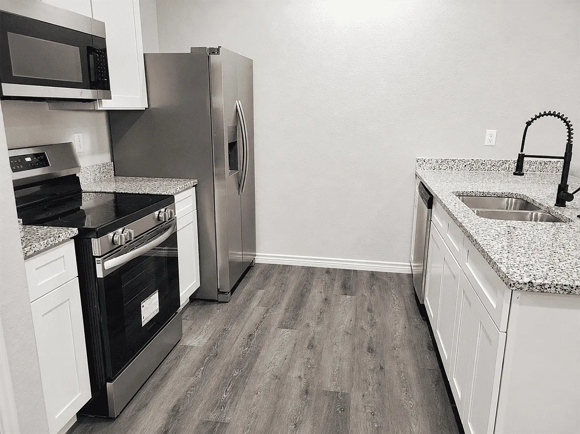 3 bed, 1115 sqft, $1,295 — Photo 2