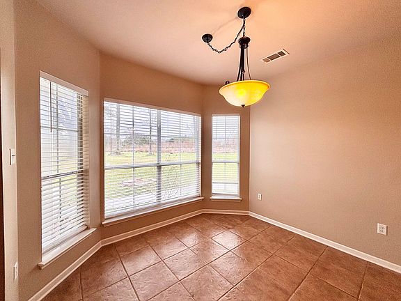 4th image of 36422 Crestway Ave