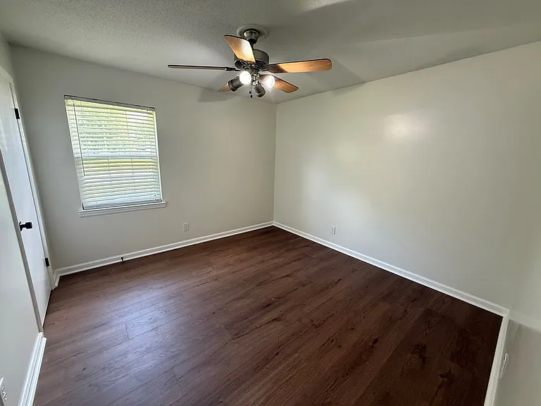 101 Ellen Dr — Photo 11