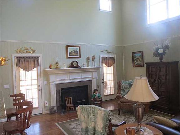 3rd image of 5685 Sherry Ln