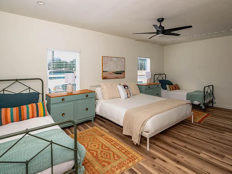 W Woodlawn Ave — Photo 18