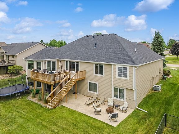 3rd image of 2300 W Henderson Ave
