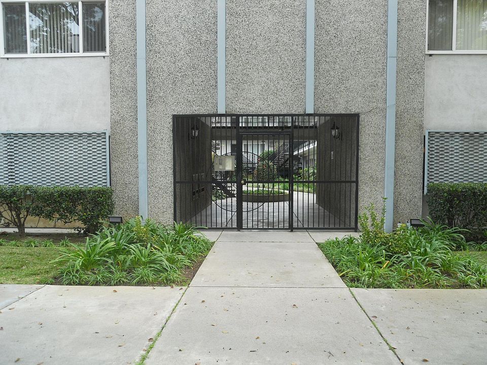 1st image of 290 N Mentor Ave #15
