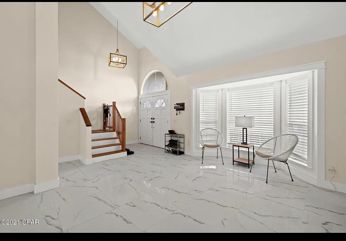 4 bed, 2400 sqft, $3,000 — Photo 2