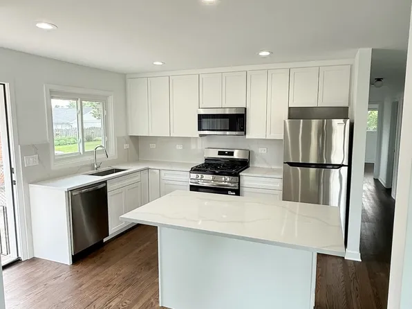 8748 N Olcott Ave, Niles, IL 60714