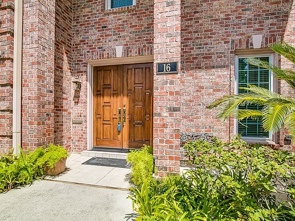 5th image of 16 Pin Oak Estates Dr