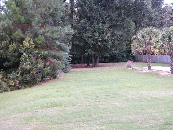 2nd image of 201 Vinland Cir