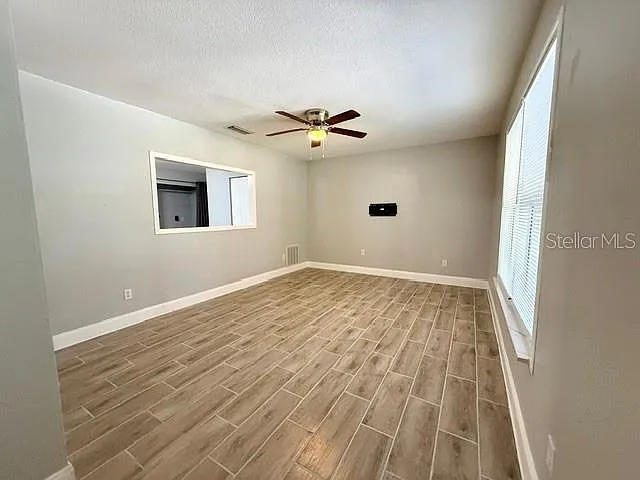 3 bed, 2.0 bath, 1095 sqft, $2,100 — Photo 4