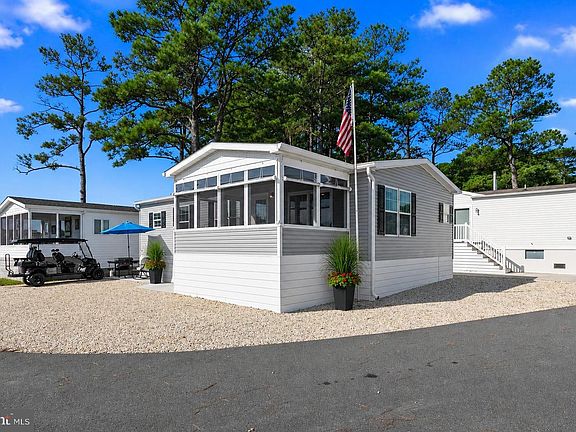 2nd image of 21 Harbor Rd