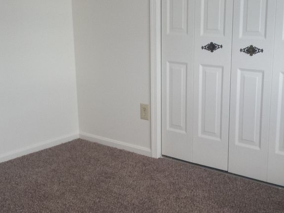 5th image of 138 Clover St APT 4