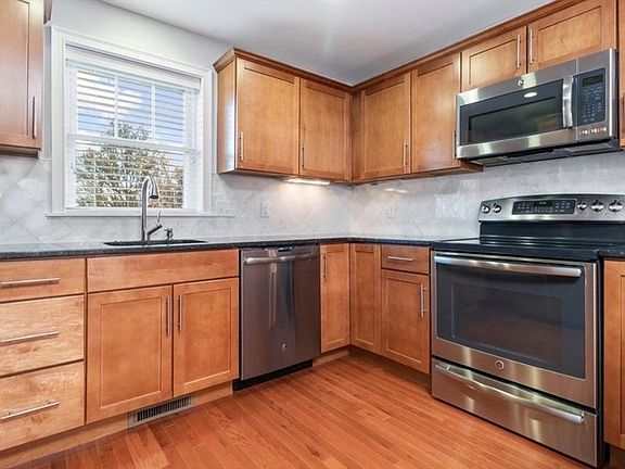 5th image of 38 Webster St #2