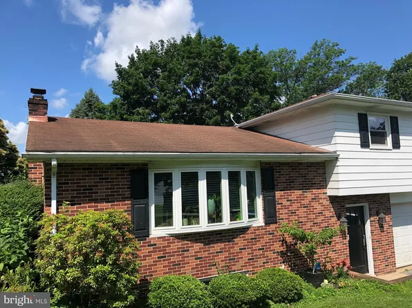 2714 Whitney Dr, York, PA 17402