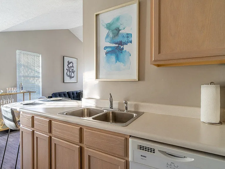 Waterview Townhouse Apartments — Photo 11