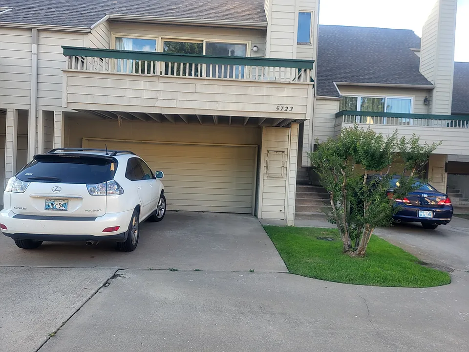 5723 E 72nd Ct