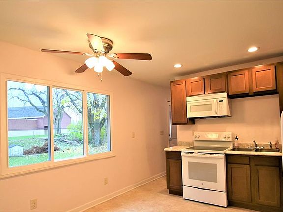 5th image of 806 Bayberry Dr
