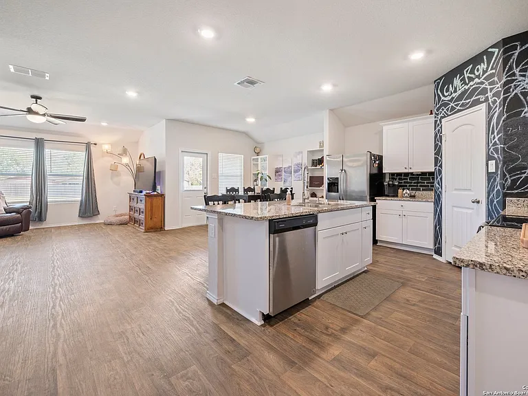 723 Armadillo Dr — Photo 8