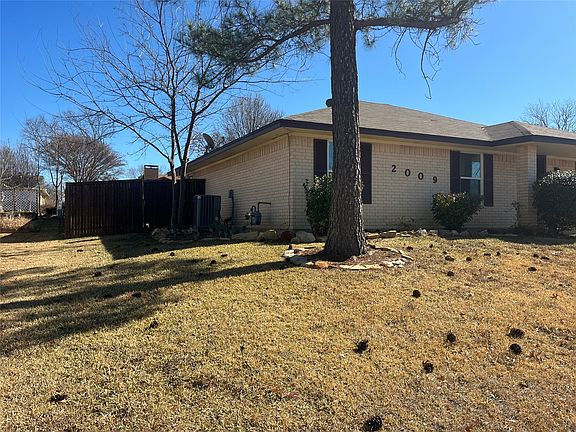 3rd image of 2009 Azalea St