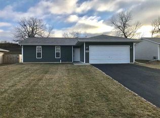 8325 Crooked Bend Rd, Machesney Park, IL 61115