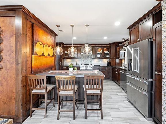 5th image of 1991 Kinridge Rd