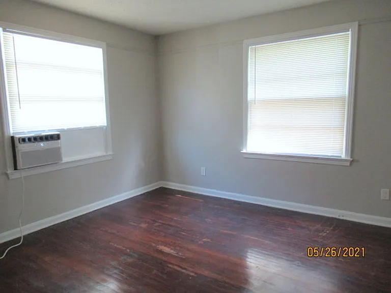 539 W 23rd St — Photo 10