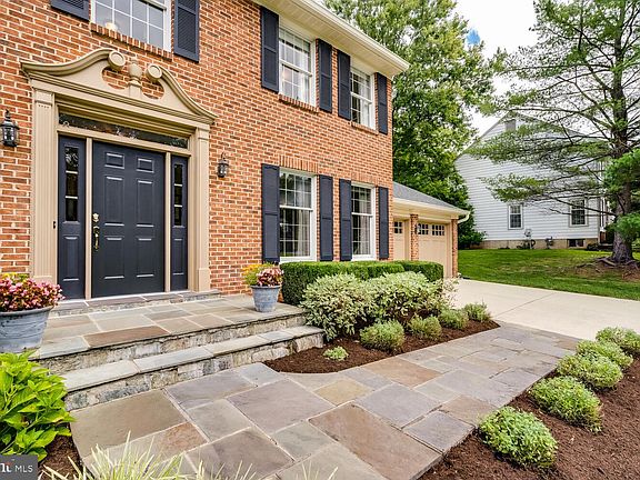 2nd image of 4819 Hornbeam Dr