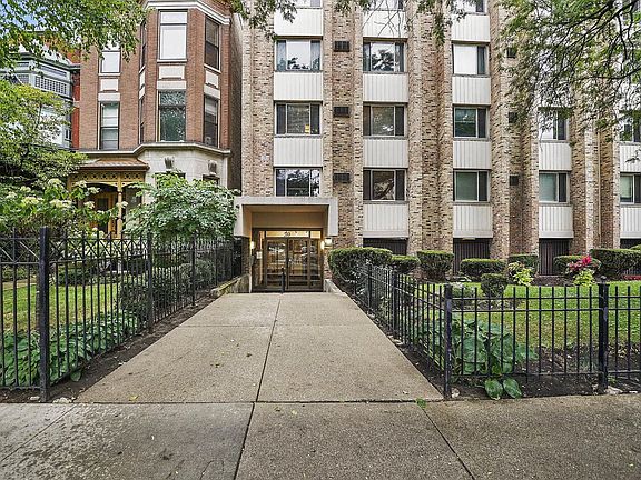 3rd image of 510 W Fullerton Pkwy APT 204