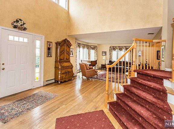 3rd image of 110 Cardinal Ln