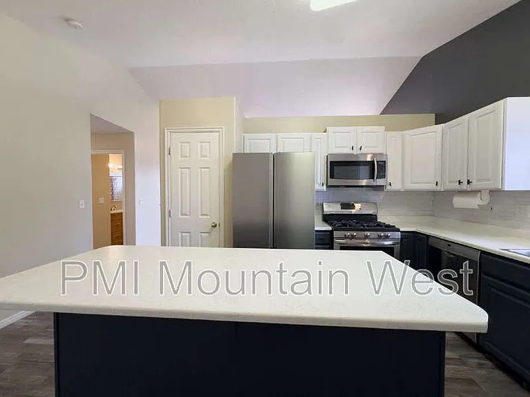 2419 W 1850 N — Photo 12