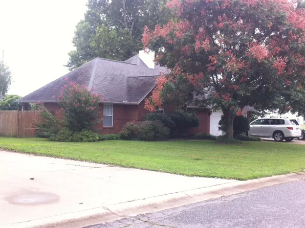 774 Bloomfield St, Gentry, AR 72734