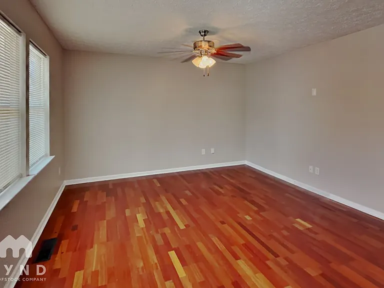 105 Bridgedale Ct — Photo 6