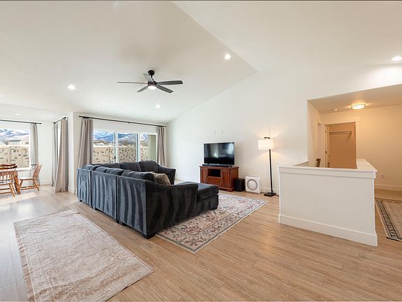 5th image of 1154 Berra Blvd