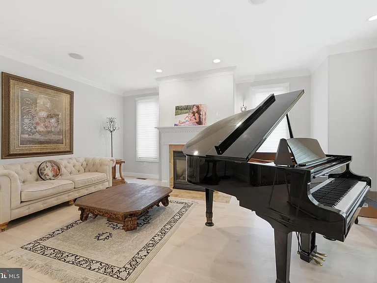 1231 Ingleside Ave — Photo 6