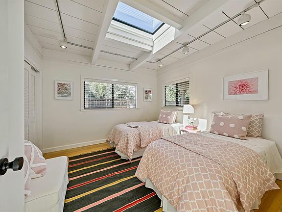 4th image of 44 McAllister Ave