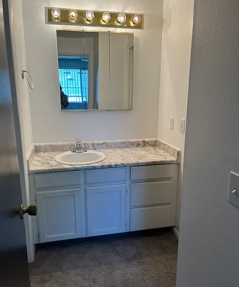 2534 S Park St — Photo 9