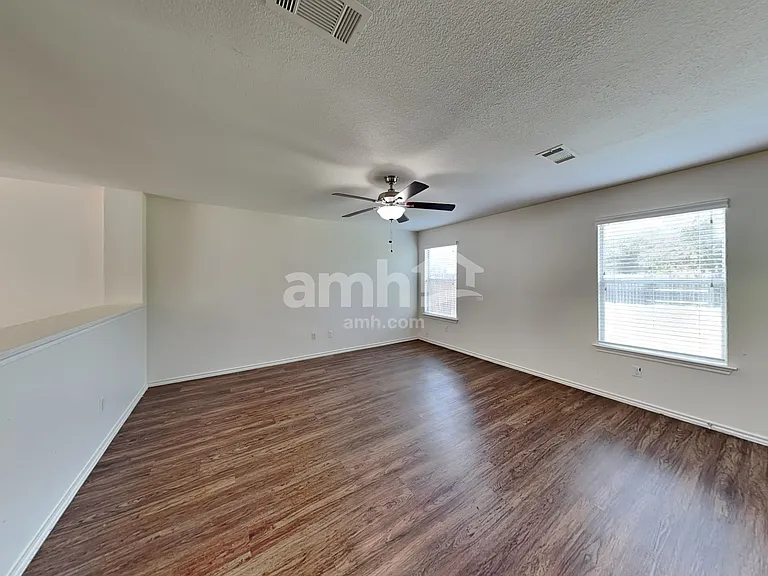 210 Phillips St — Photo 5