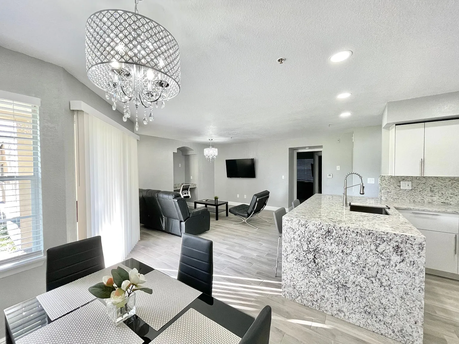 7210 Westpointe Blvd — Photo 1