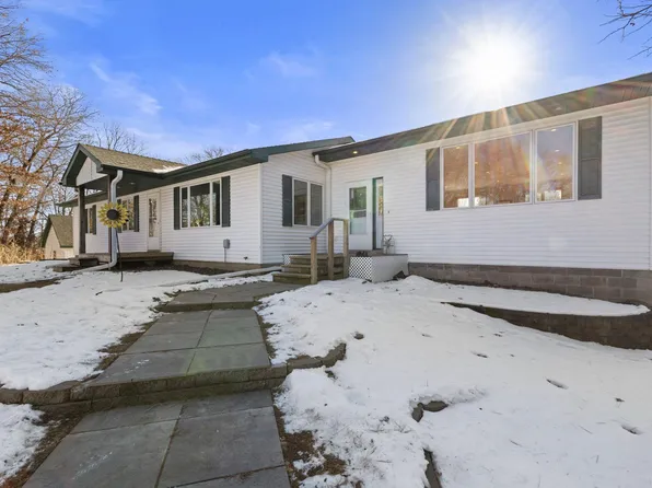 216 Moon Lake Dr NE, Cambridge, MN 55008