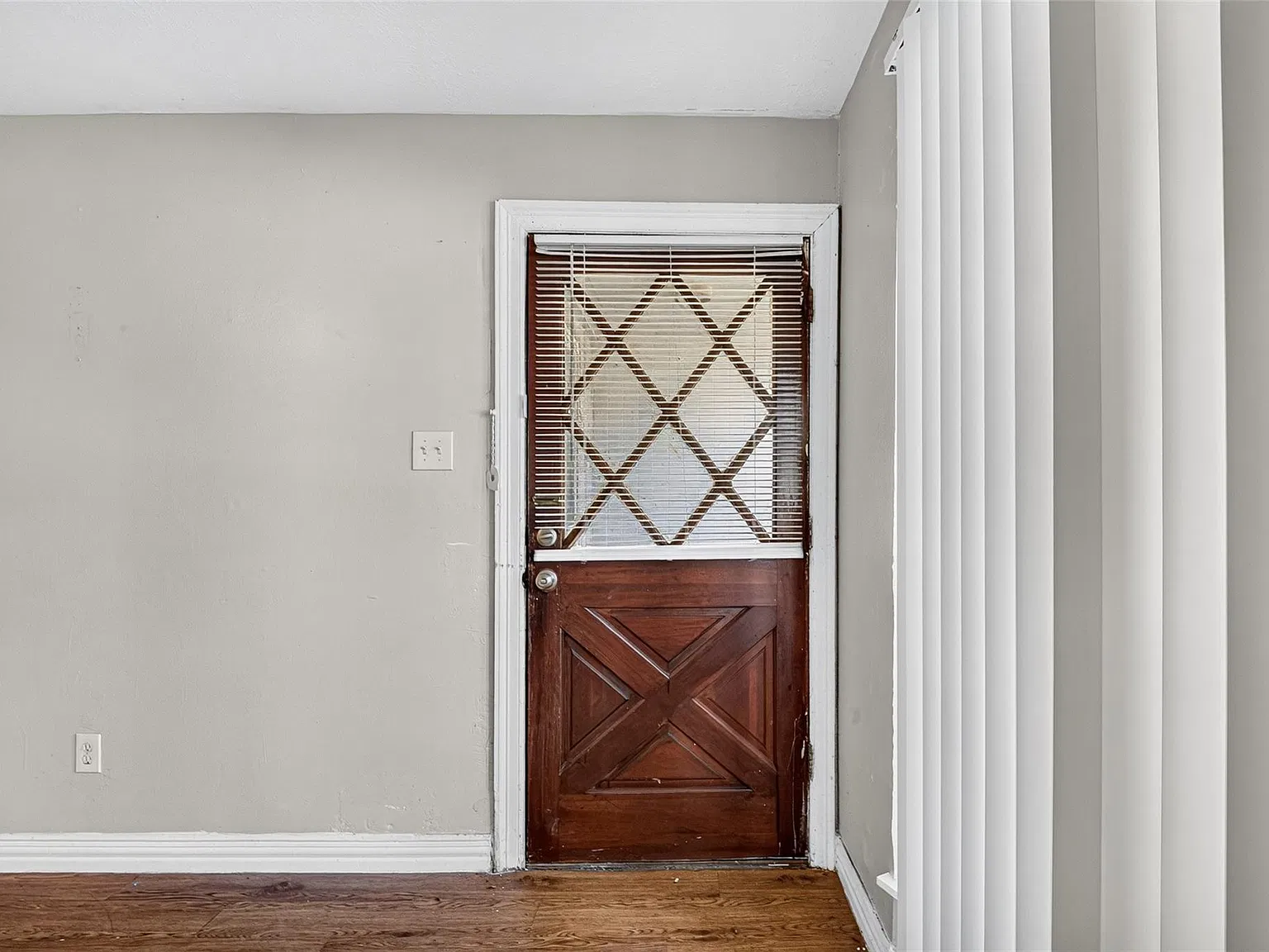 3 bed, 2.0 bath, 1159 sqft, $1,500 — Photo 4