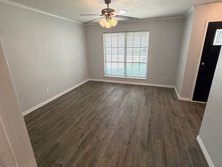 715 Kindred Ln — Photo 17