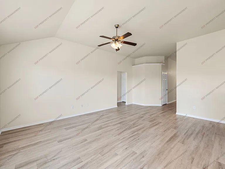 7811 Redbrush — Photo 12
