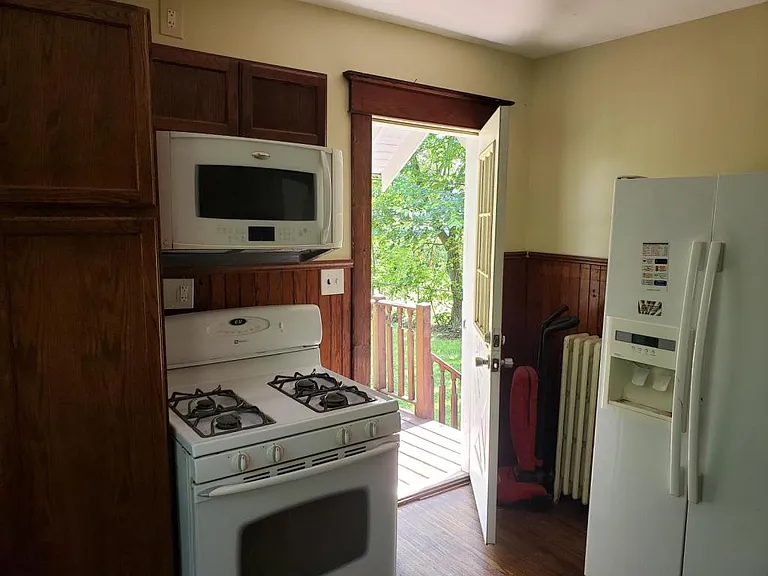 993 Englewood Ave — Photo 9
