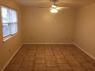 3rd image of 319 W Loyola Dr