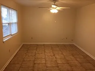 319 W Loyola Dr — Photo 3