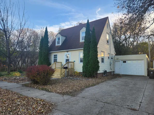 301 W Saratoga St, Marshall, MN 56258