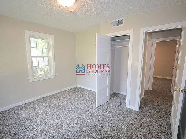 1713 Hawthorne Ave — Photo 10
