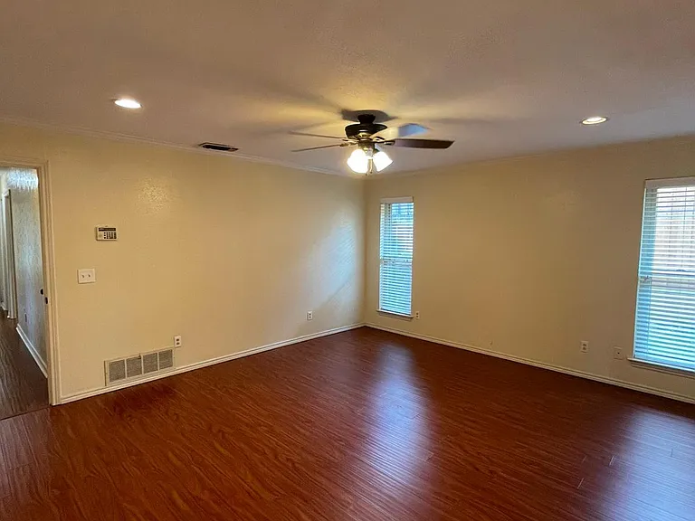 2765 N Hillbrier Cir — Photo 6