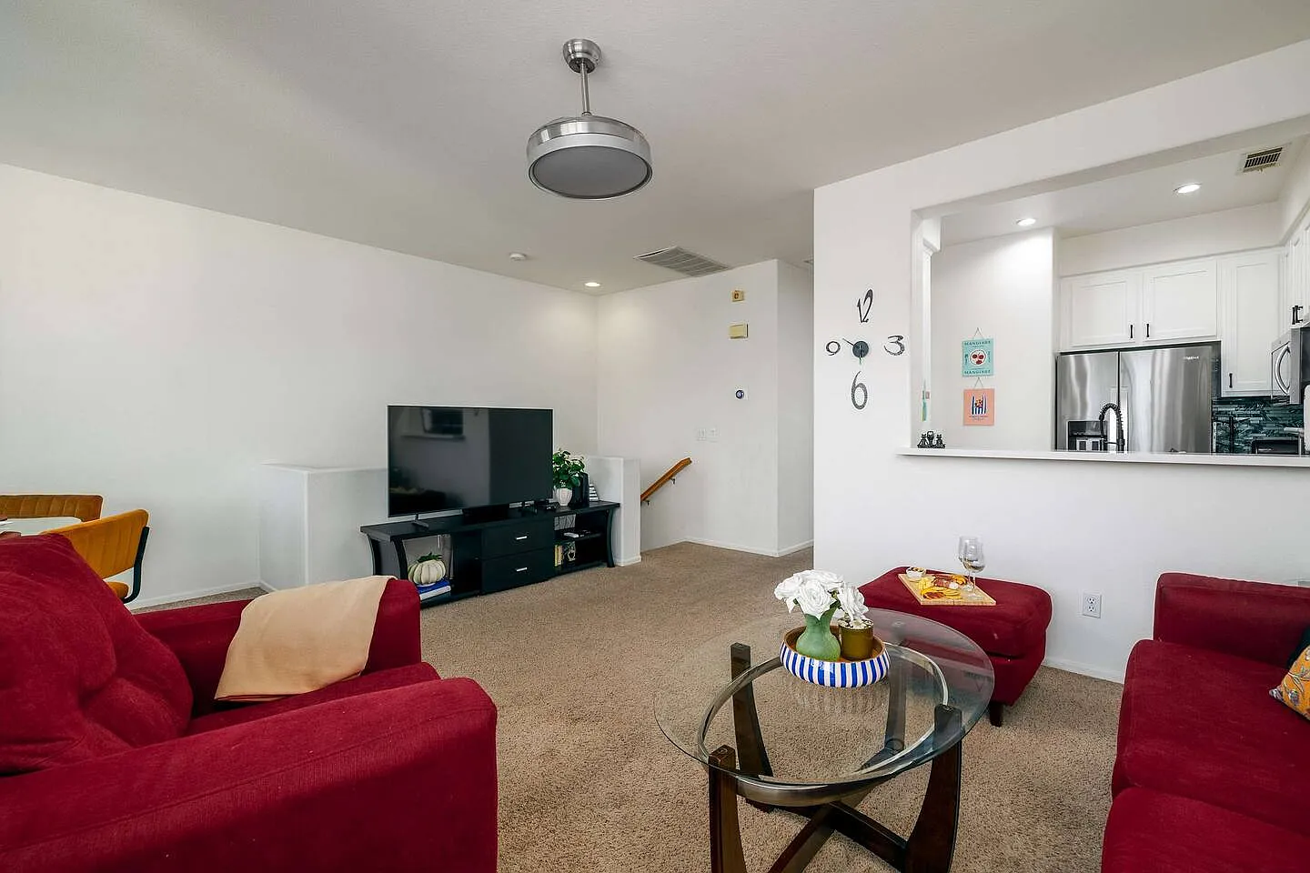 3 bed, 1044 sqft, $6,000 — Photo 1
