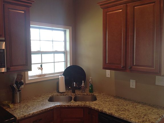 3rd image of 132 Parkview Grv